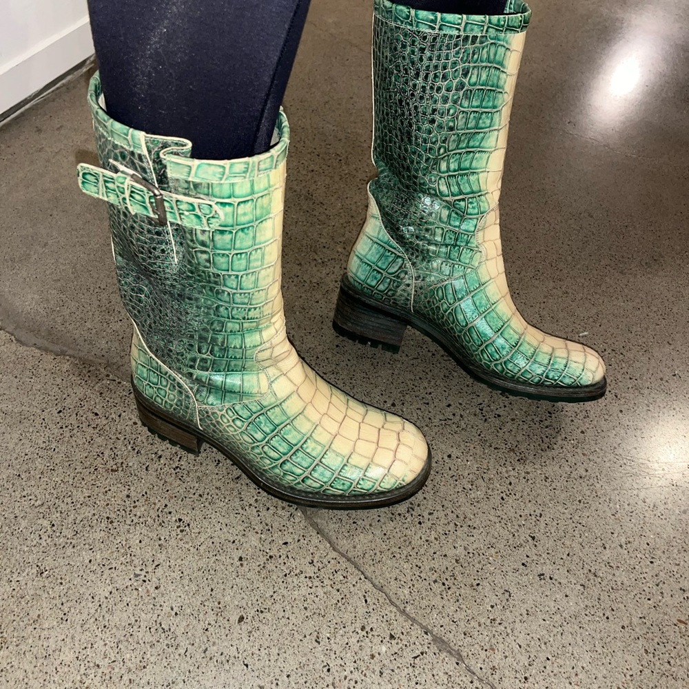 Green Crocodile Pattern Heeled Boots